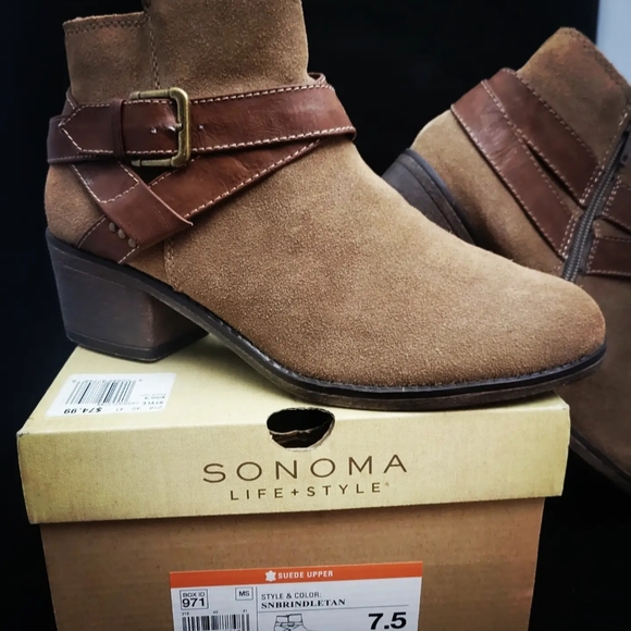 Boots - Picture 5 of 9